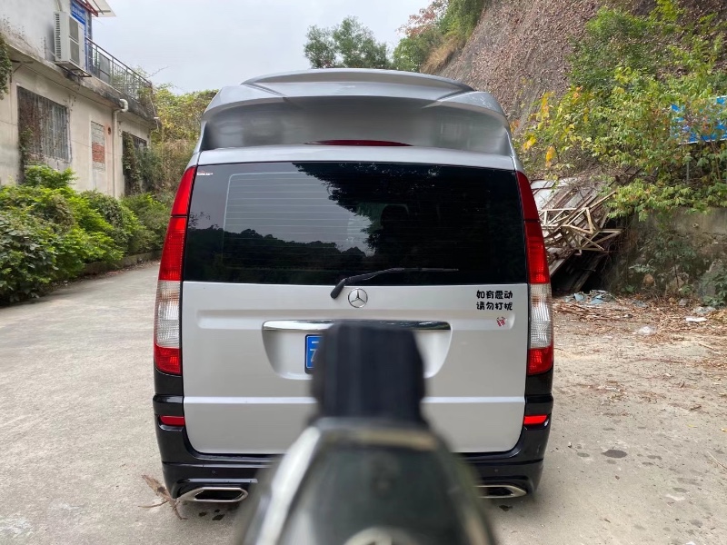 中山13年奔驰威霆9
