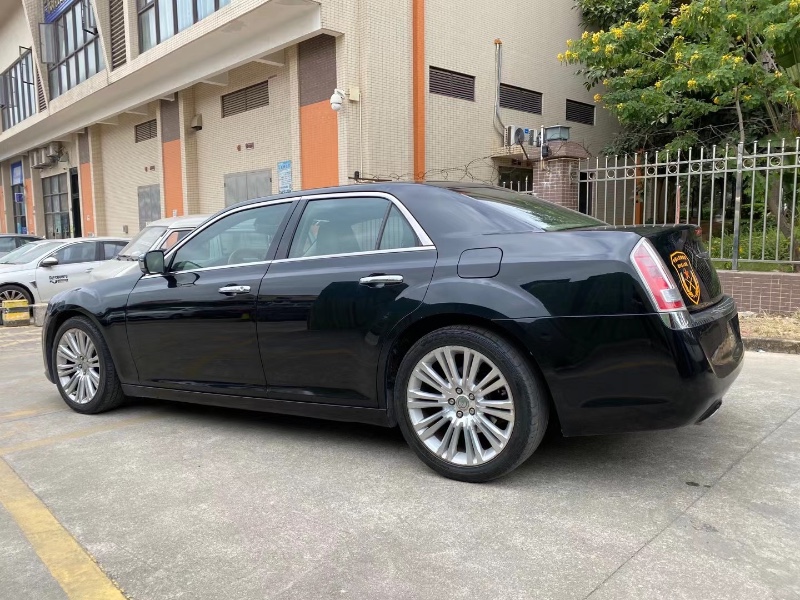 中山14年克莱斯勒300C4