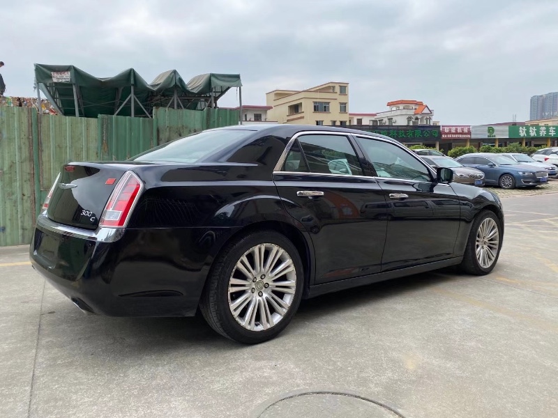 中山14年克莱斯勒300C6