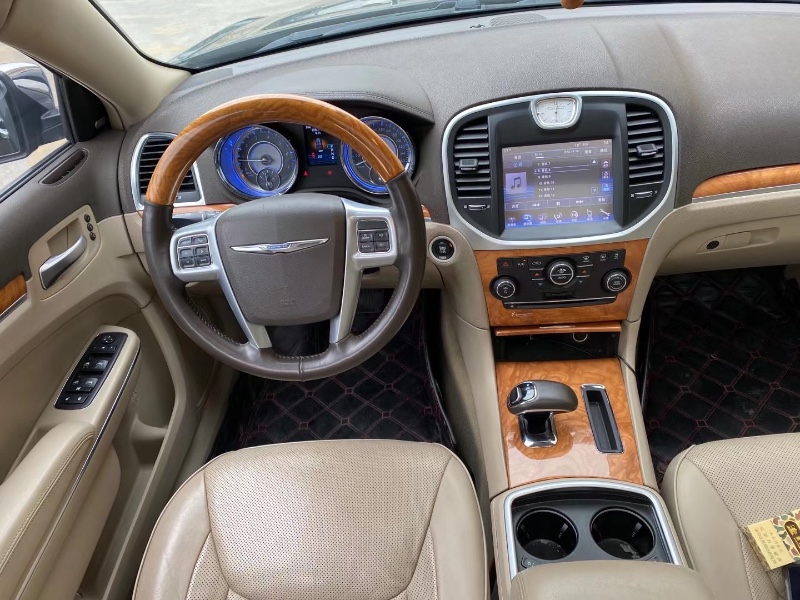 中山14年克莱斯勒300C7