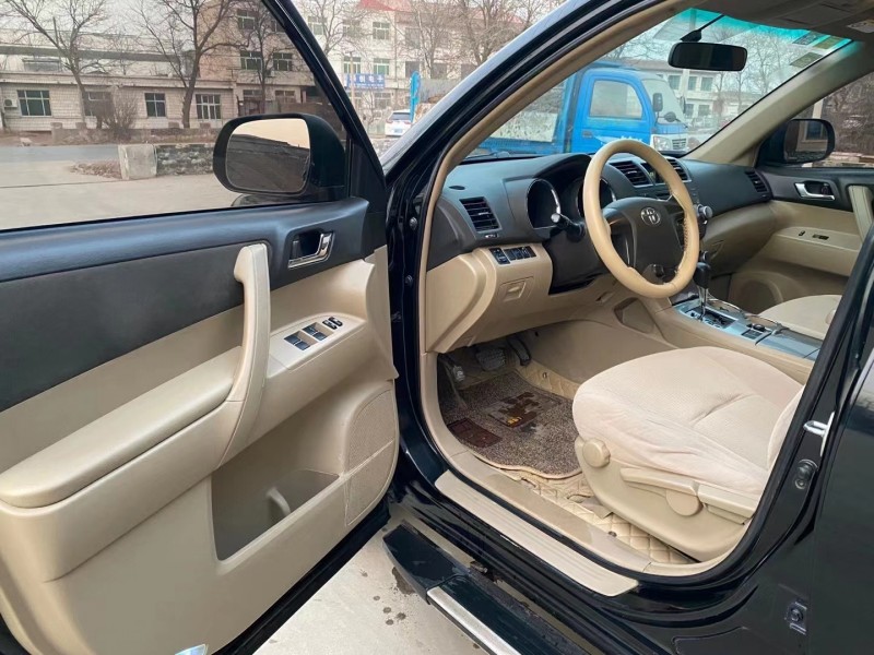 保定14年丰田汉兰达4