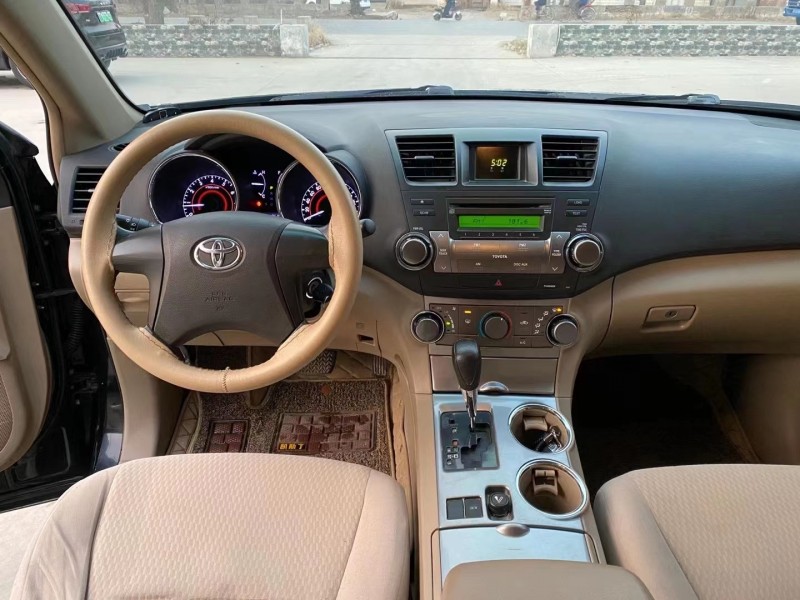 保定14年丰田汉兰达2