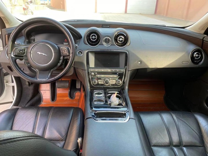 天津17年捷豹XJ8