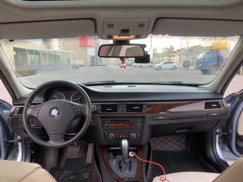 济南11年宝马3系4