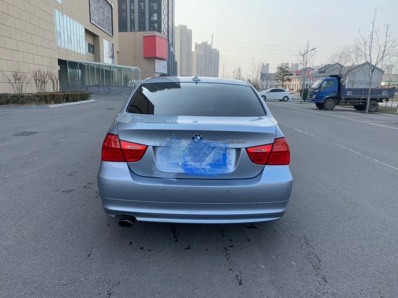济南11年宝马3系8