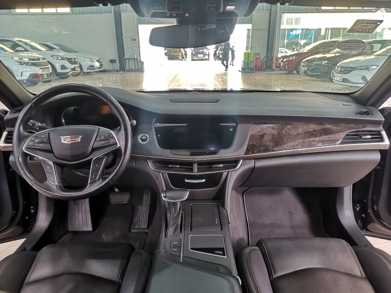 武汉18年凯迪拉克CT68