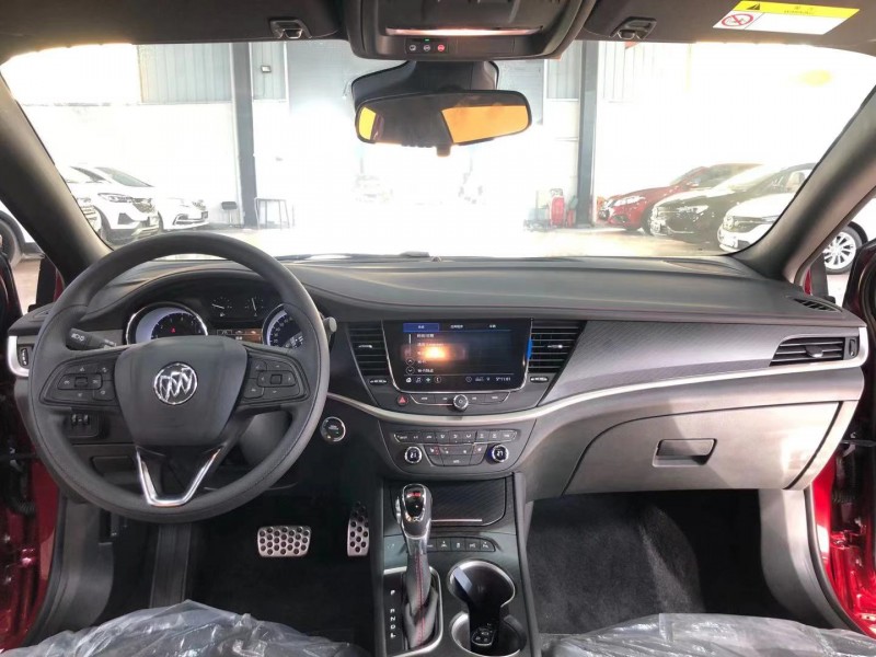 武汉21年别克威朗6