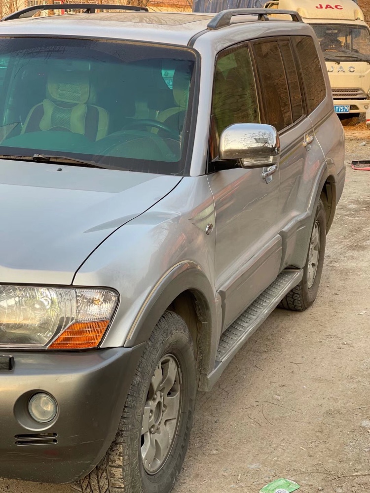 济南12年三菱帕杰罗2