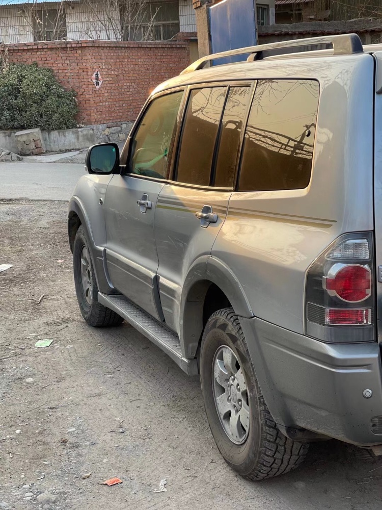 济南12年三菱帕杰罗5