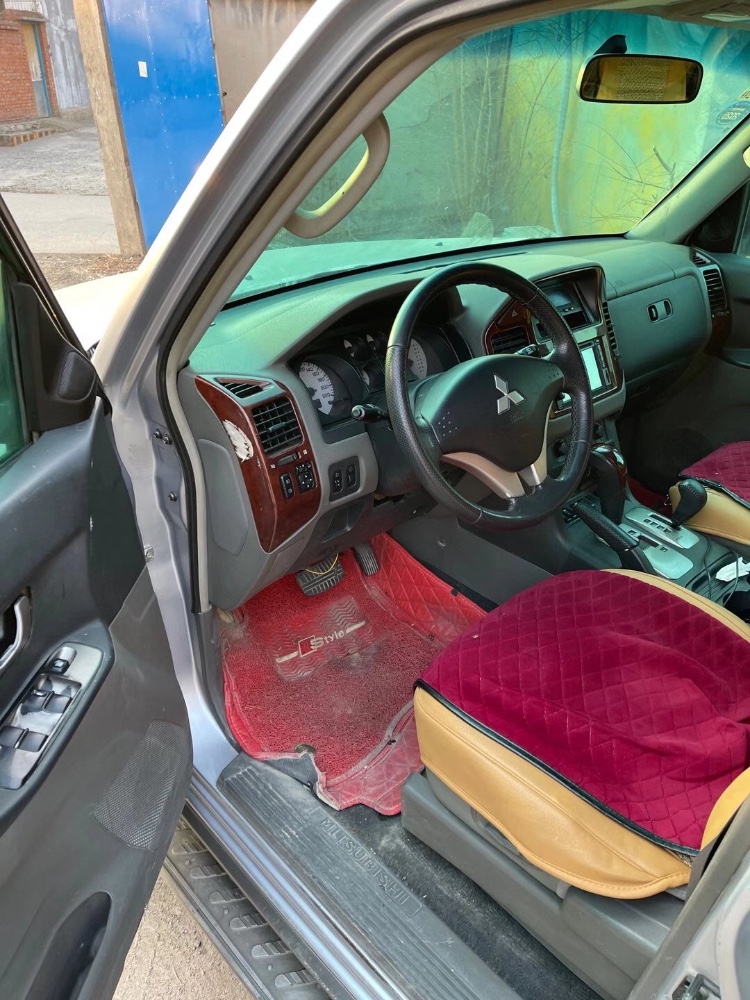 济南12年三菱帕杰罗4