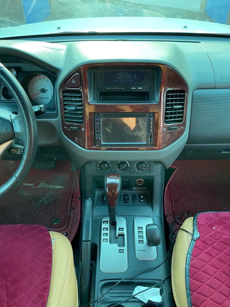 济南12年三菱帕杰罗8