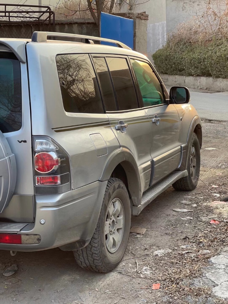 济南12年三菱帕杰罗6