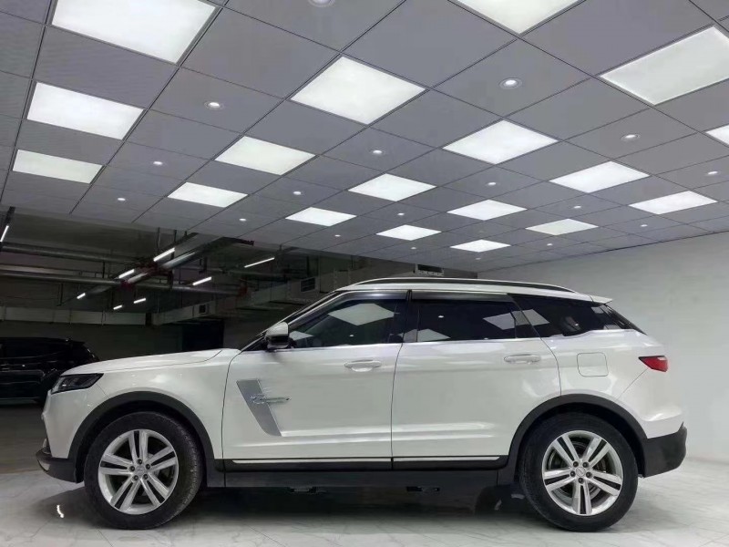 成都17年众泰T7004