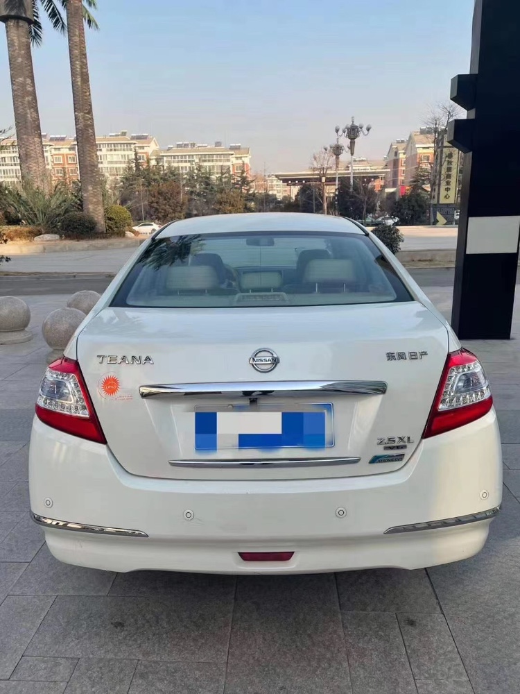 青岛13年日产天籁1