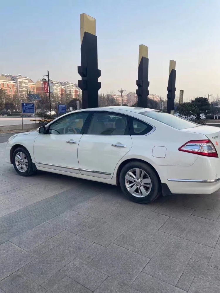 青岛13年日产天籁2