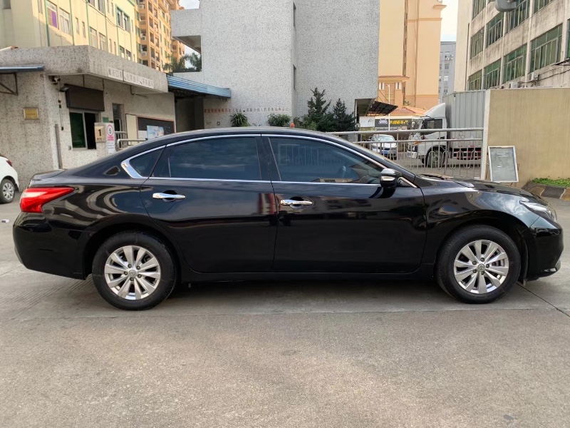 中山18年日产天籁6