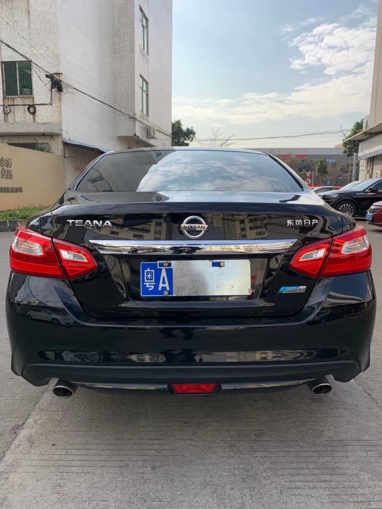 中山18年日产天籁4