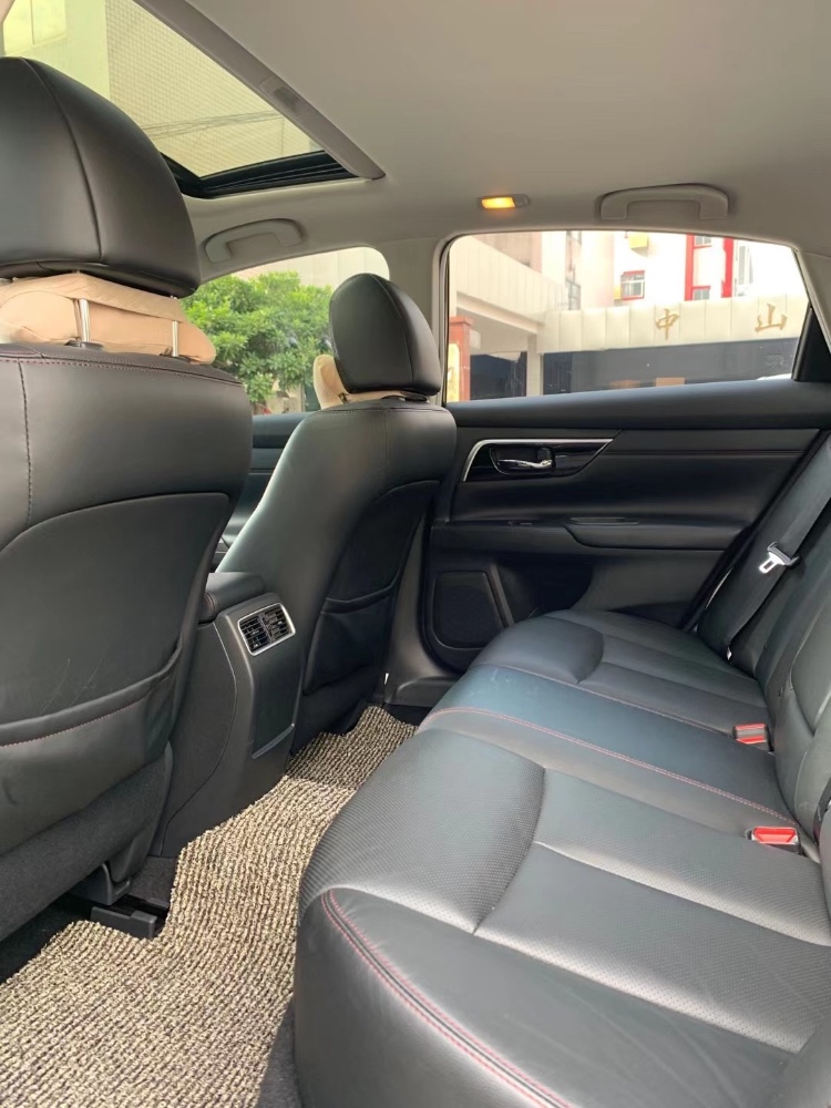 中山18年日产天籁3