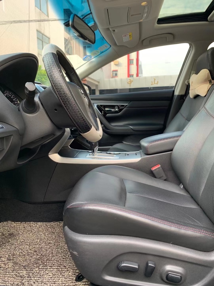 中山18年日产天籁1