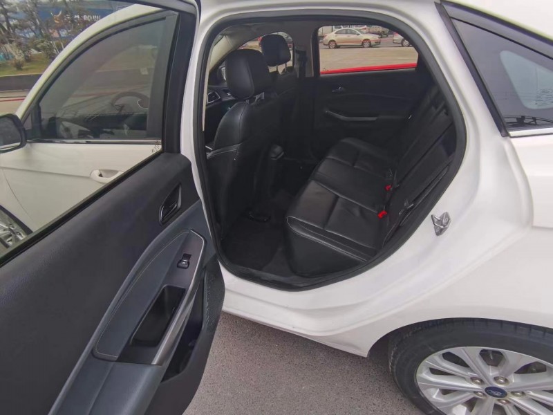 北京16年福特福睿斯2