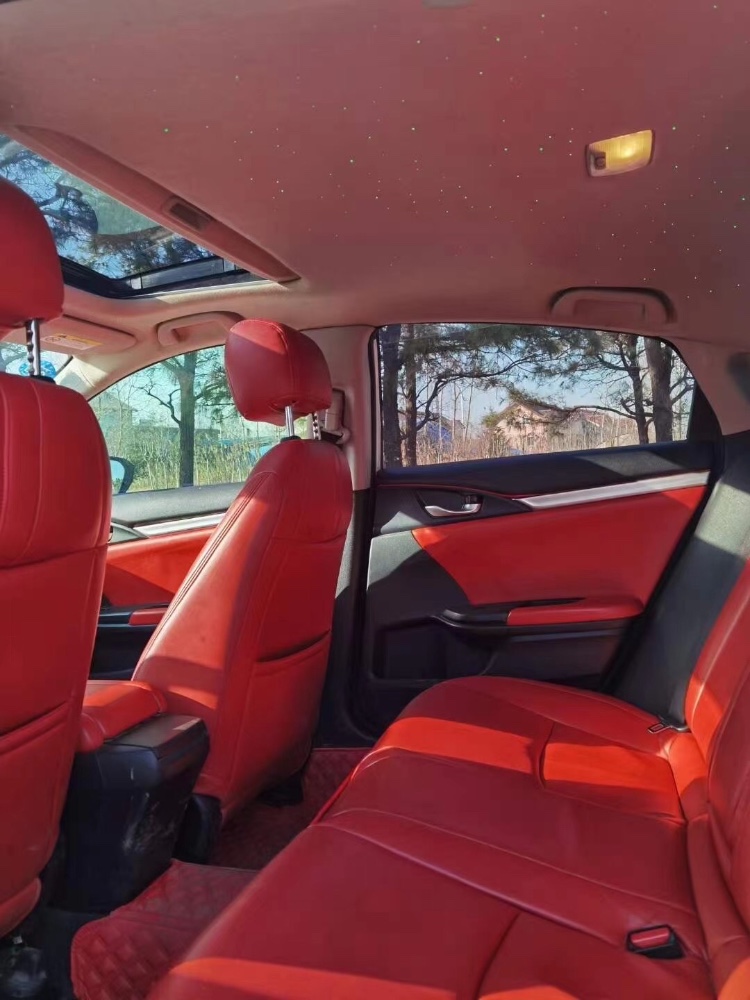 青岛17年本田思域2