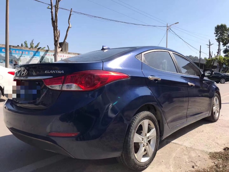 广州12年现代朗动8