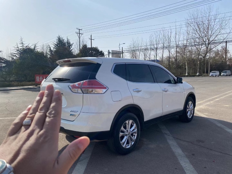 济南16年日产奇骏5