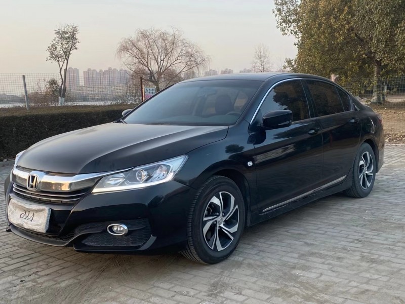 徐州16年本田雅阁3