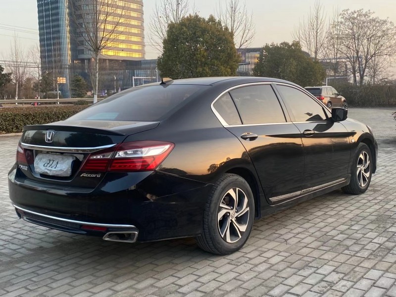 徐州16年本田雅阁6