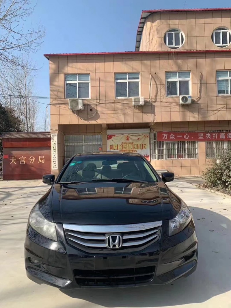 济宁12年本田雅阁1