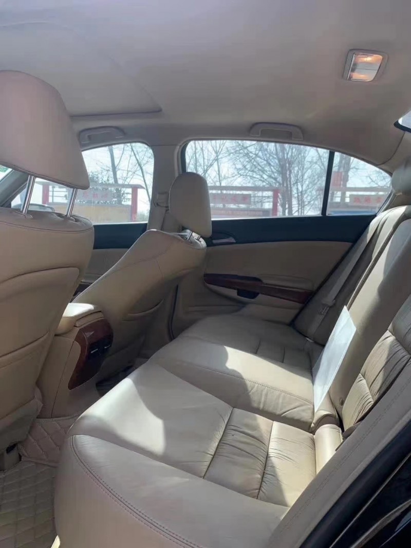 济宁12年本田雅阁6