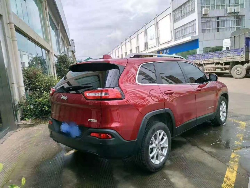 六盤水17年Jeep自由光3