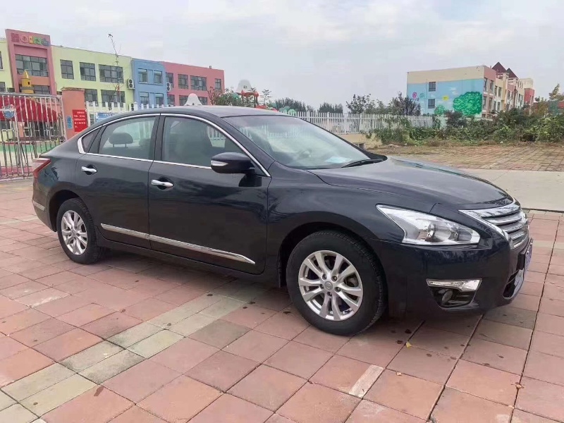 济宁13年日产天籁3