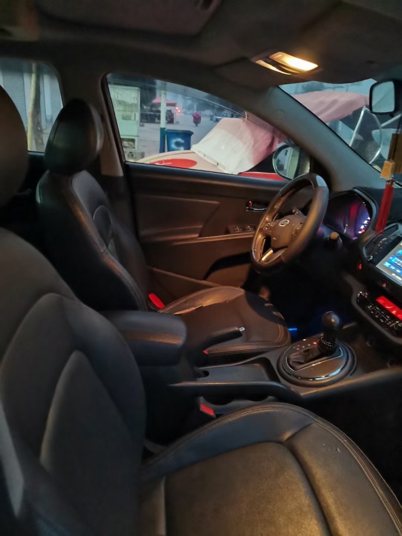 北京13年起亚智跑6