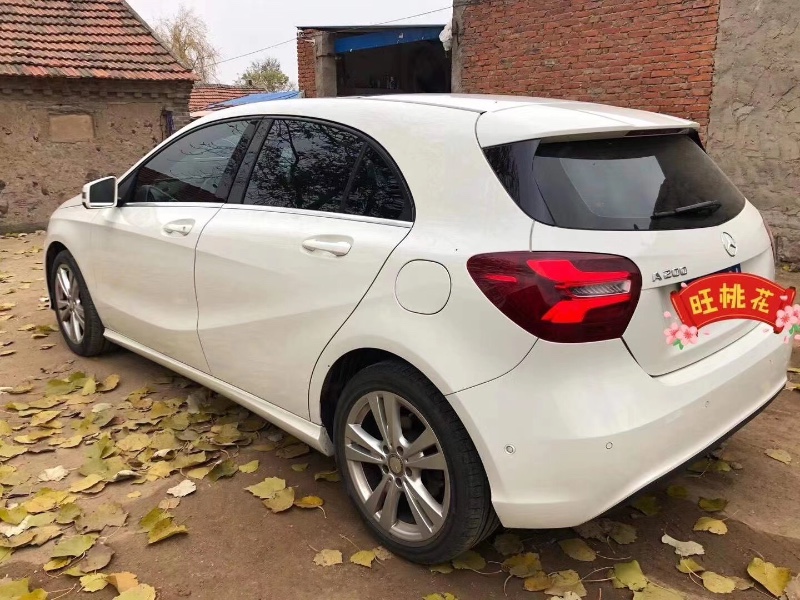 青岛16年奔驰A3