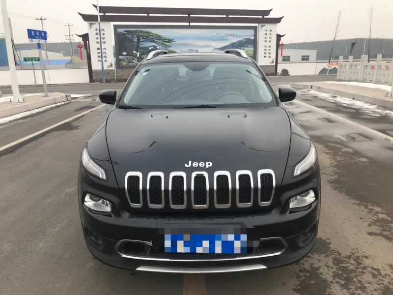 濰坊18年Jeep自由光1