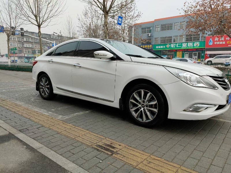 青岛13年现代索纳塔八2