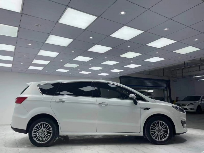 成都18年力帆汽车轩朗3