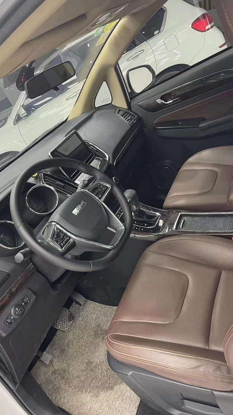 成都18年力帆汽车轩朗4