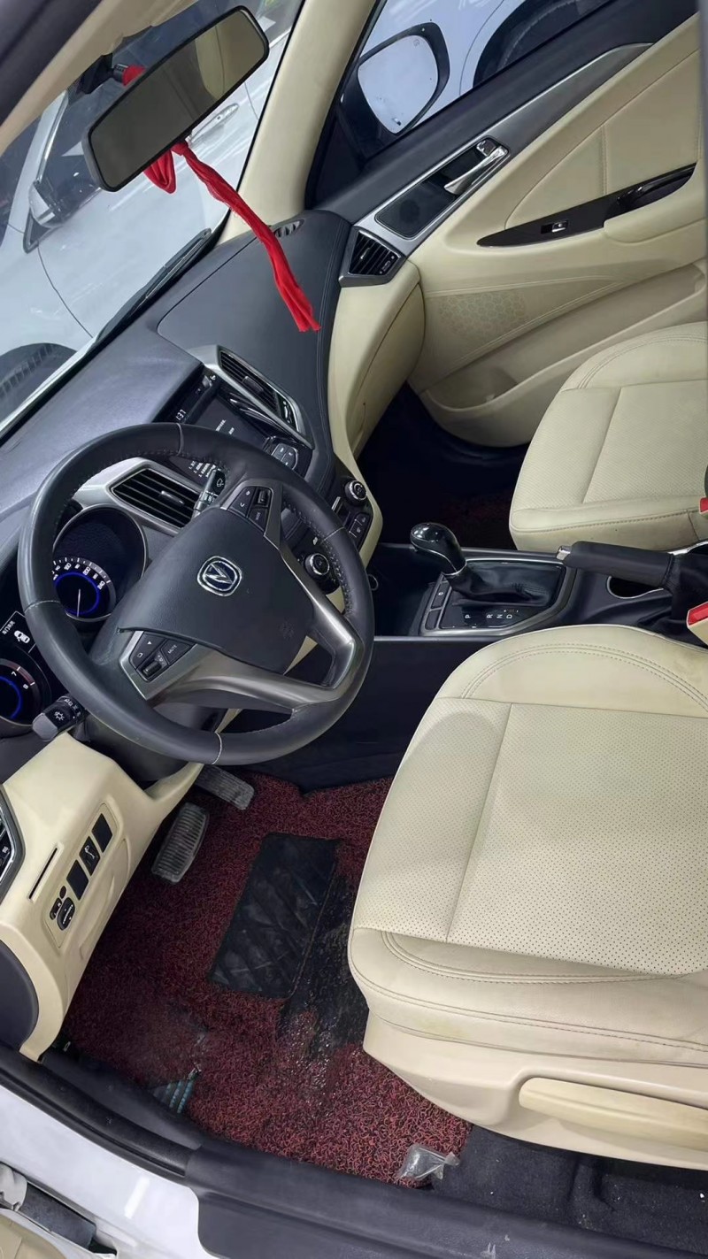 成都17年长安汽车逸动5