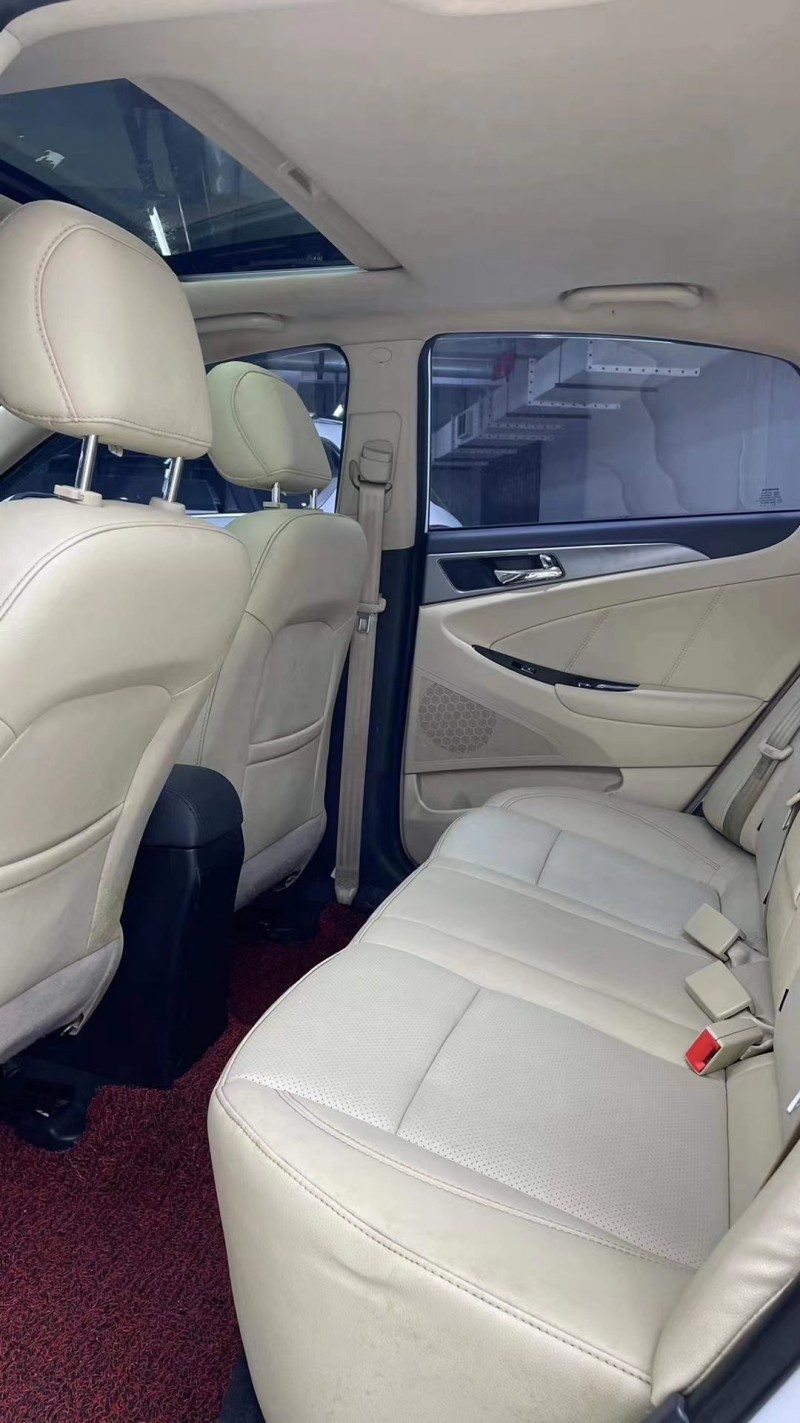 成都17年长安汽车逸动8