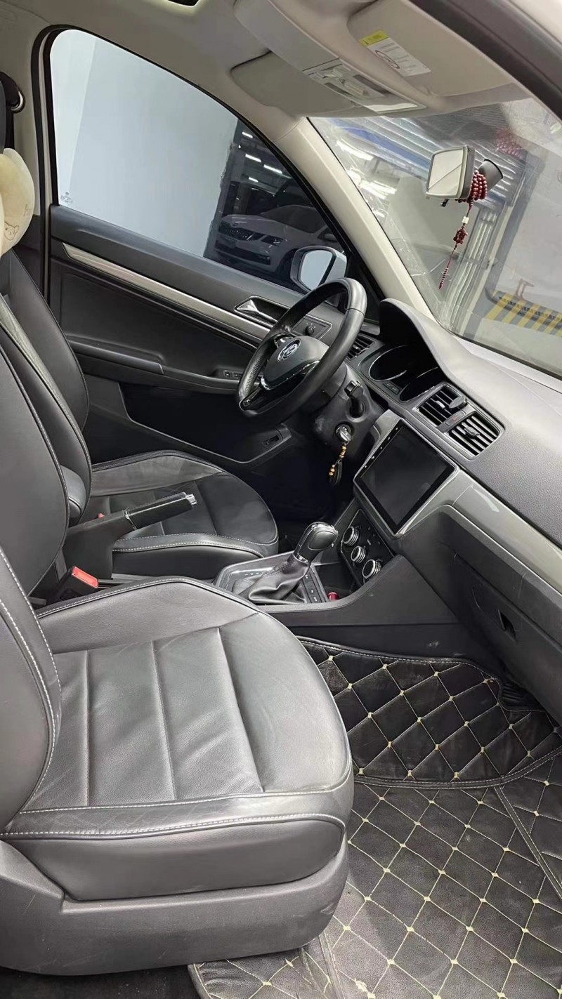 成都16年大众朗逸7