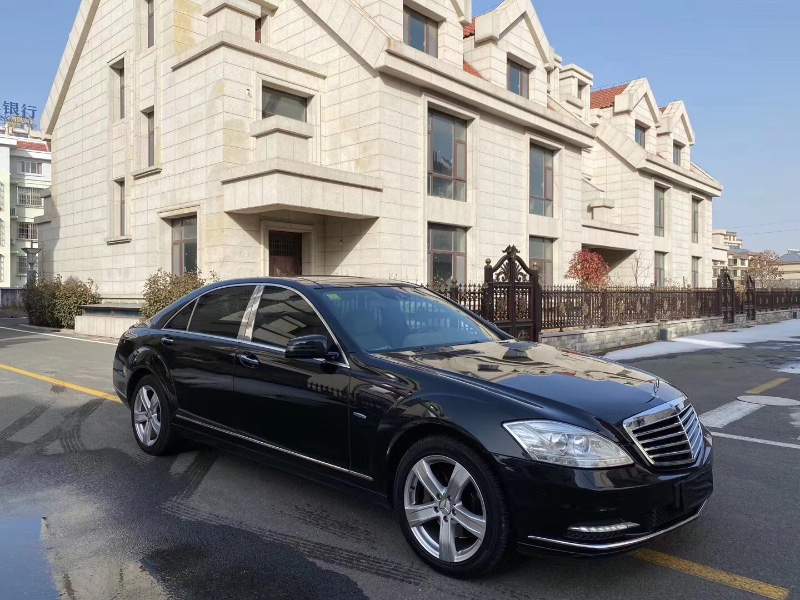 济南11年奔驰S8