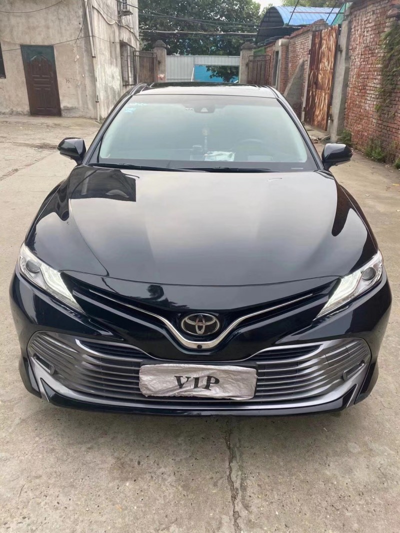 北京19年丰田凯美瑞8