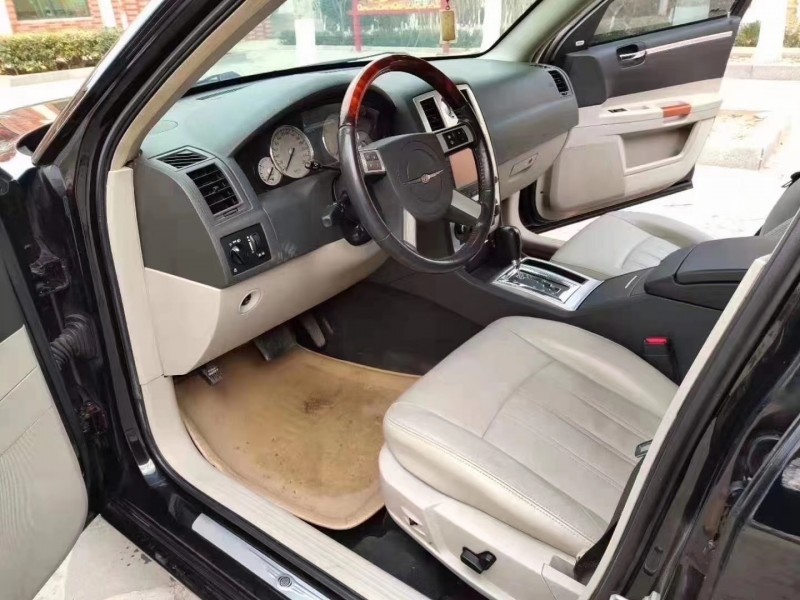 聊城09年克莱斯勒300C4