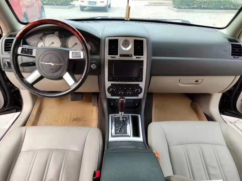 聊城09年克莱斯勒300C5