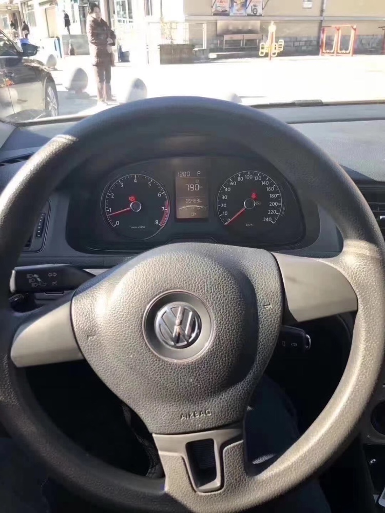 青岛17年大众朗逸3