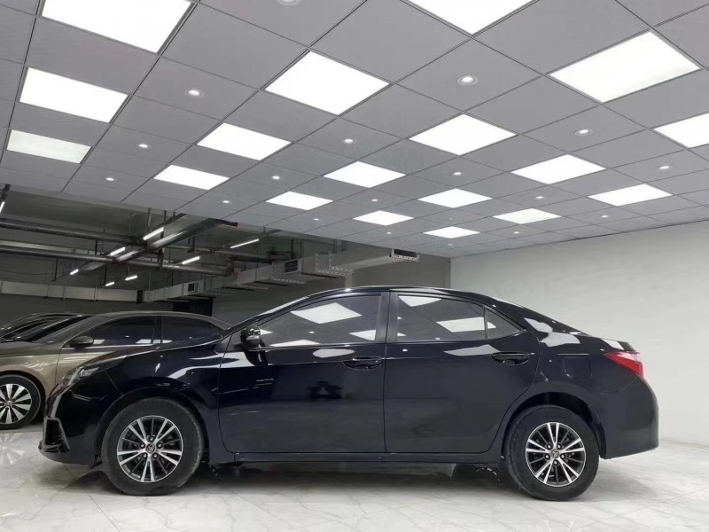 成都16年丰田雷凌3