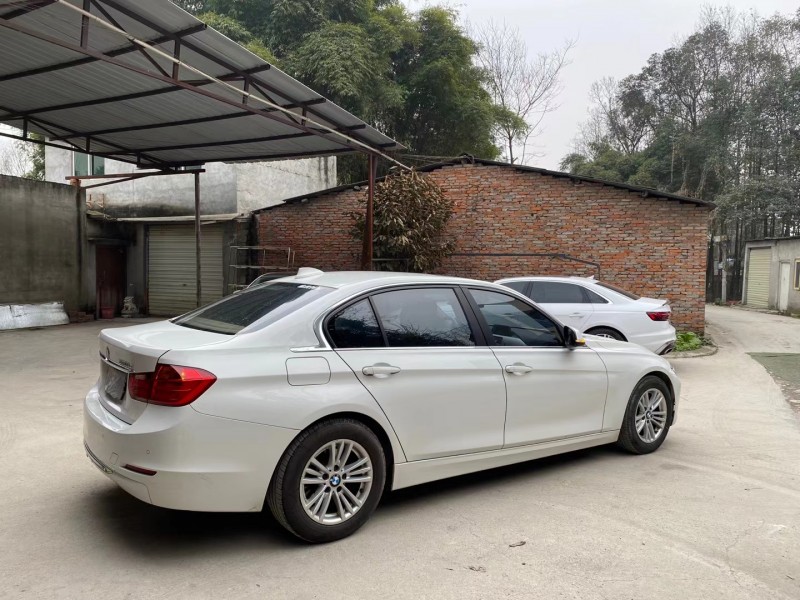 成都15年宝马3系8