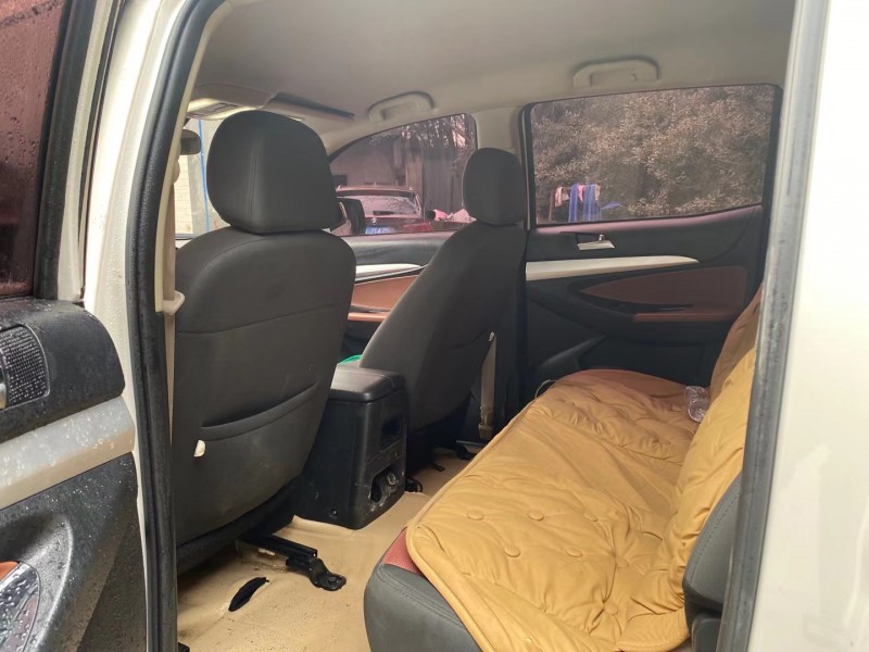 成都17年东风皮卡6